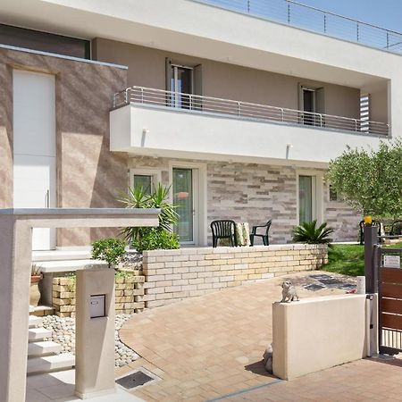 Villa Aurora-Holiday Home Apt 2 Бардолино Екстериор снимка