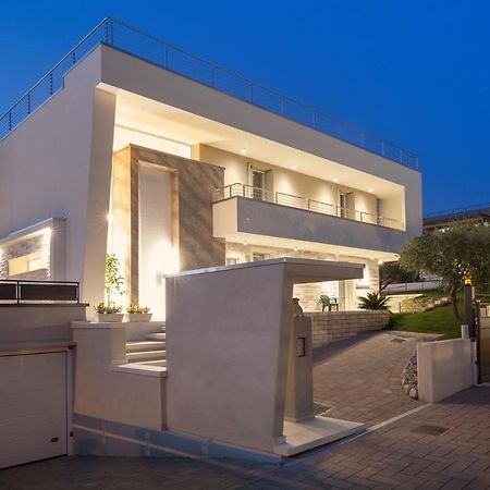 Villa Aurora-Holiday Home Apt 2 Бардолино Екстериор снимка