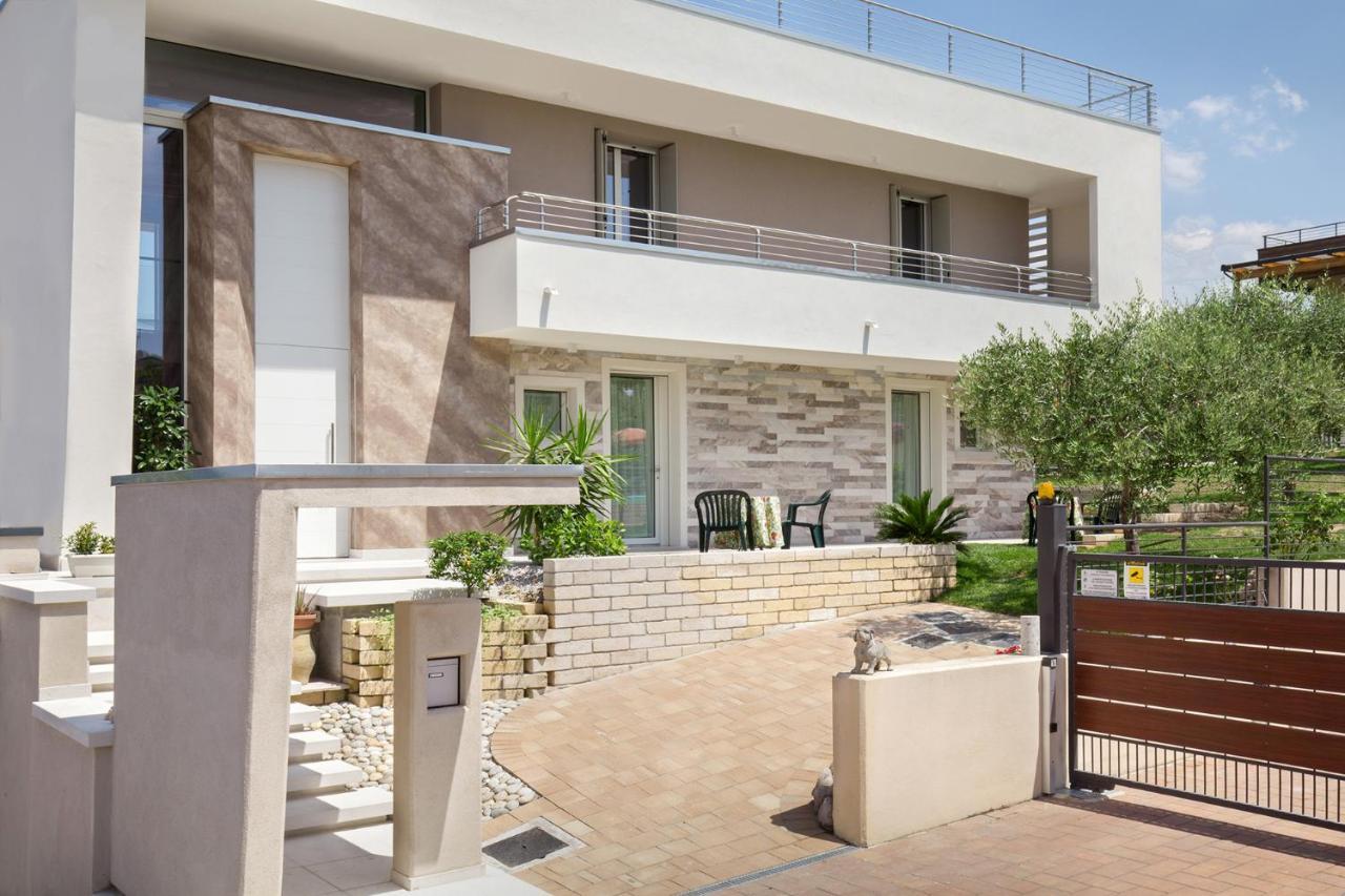 Villa Aurora-Holiday Home Apt 2 Бардолино Екстериор снимка