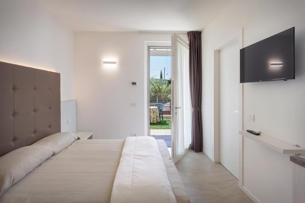 Villa Aurora-Holiday Home Apt 2 Бардолино Екстериор снимка