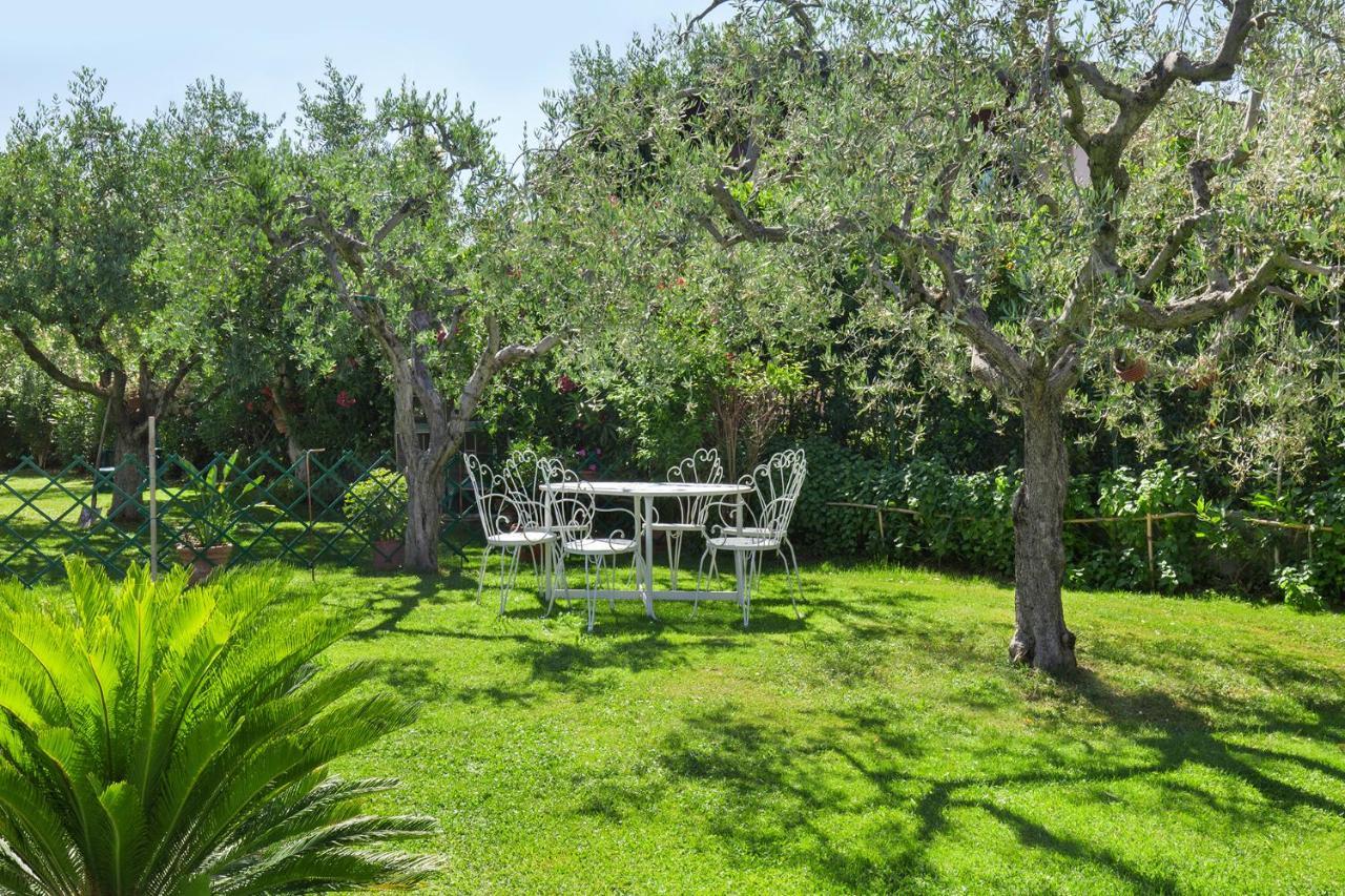 Villa Aurora-Holiday Home Apt 2 Бардолино Екстериор снимка