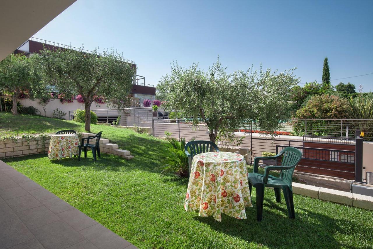Villa Aurora-Holiday Home Apt 2 Бардолино Екстериор снимка