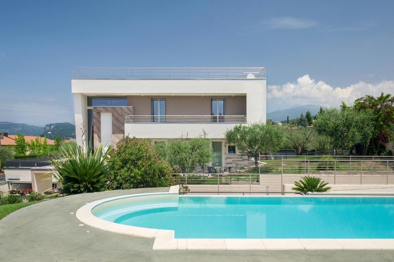 Villa Aurora-Holiday Home Apt 2 Бардолино Екстериор снимка