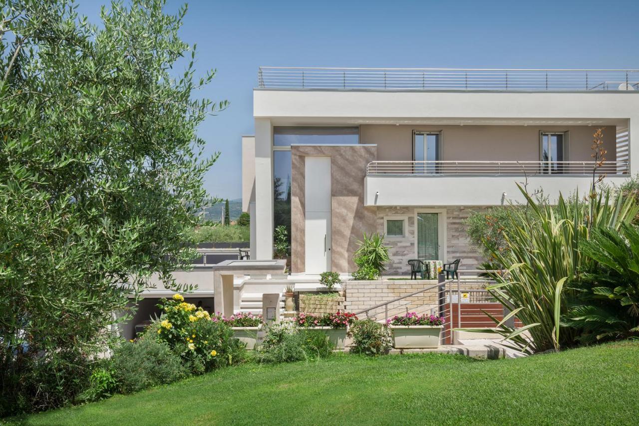 Villa Aurora-Holiday Home Apt 2 Бардолино Екстериор снимка